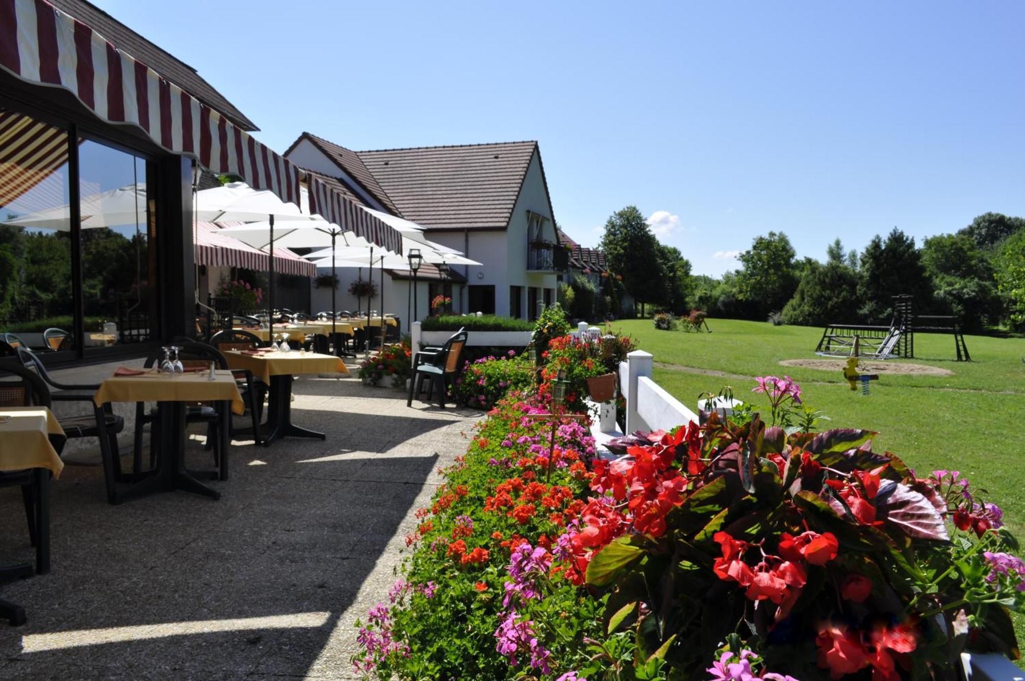 Hotel Restaurant Le Relais De Pouilly Екстер'єр фото