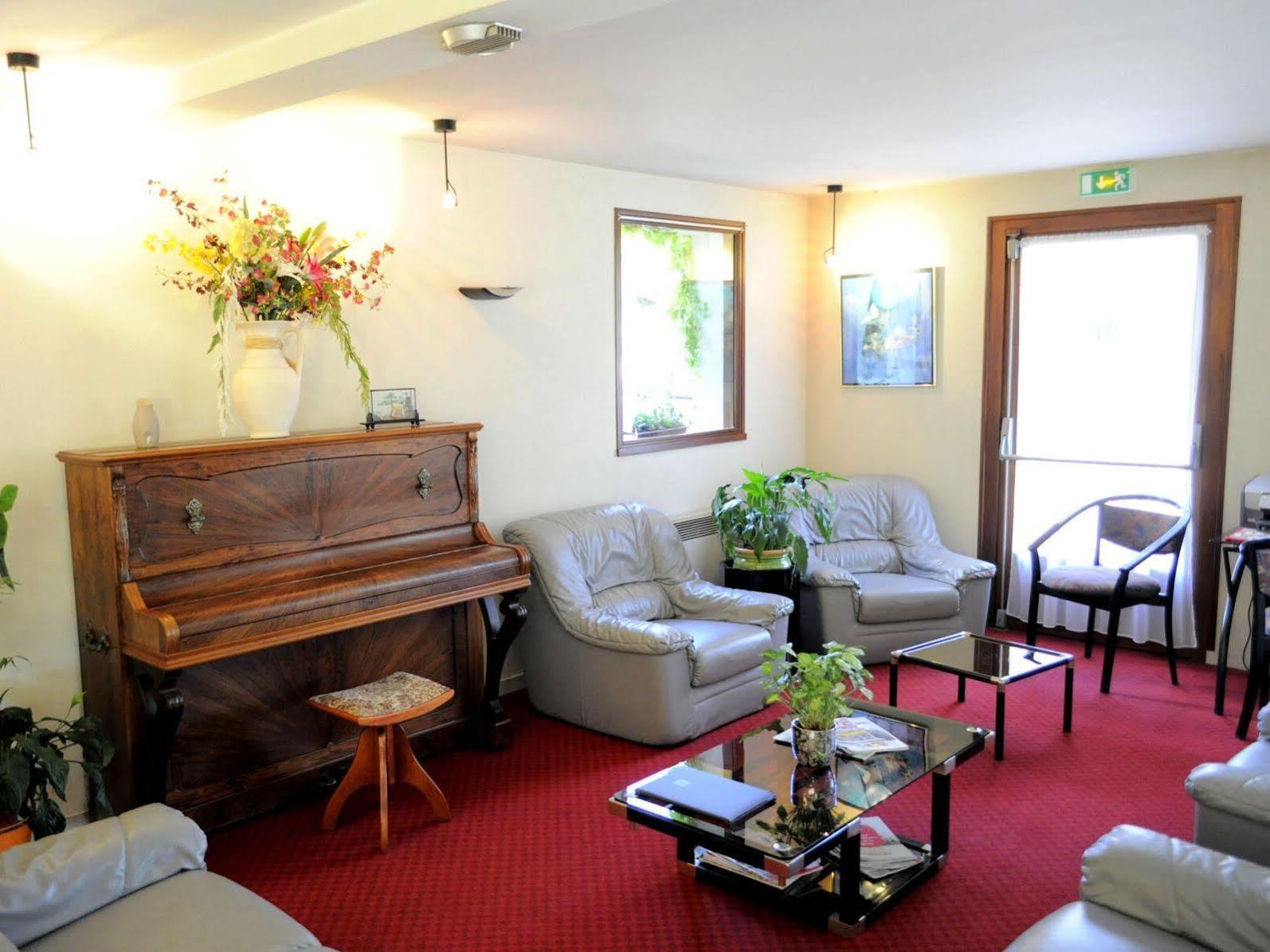 Hotel Restaurant Le Relais De Pouilly Екстер'єр фото